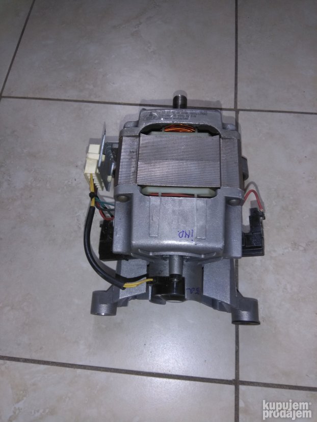 Motor za ves masinu Indesit