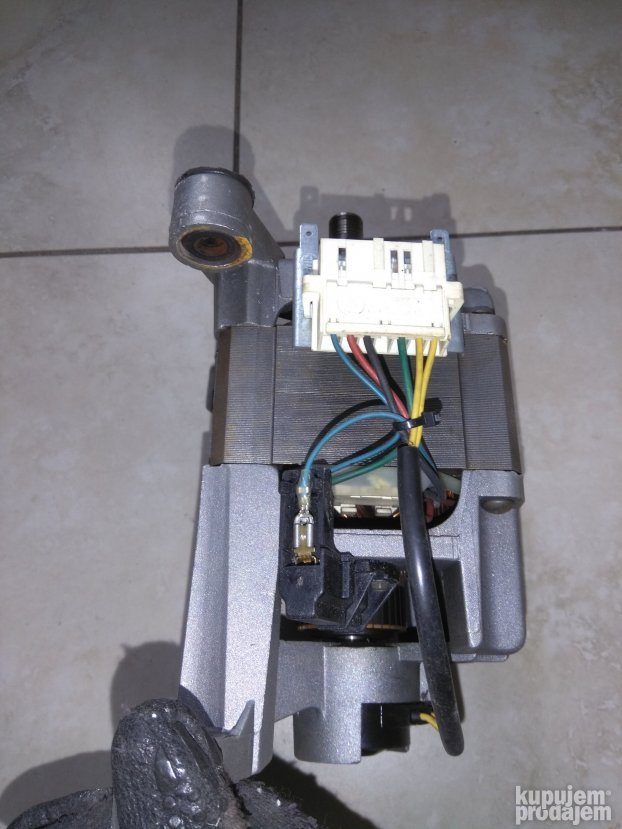 Motor za ves masinu Indesit