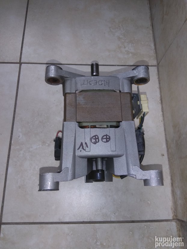 Motor za ves masinu Indesit