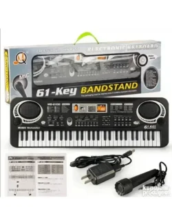 Sintisajzer sa 61 dirkom, mikrofonom i