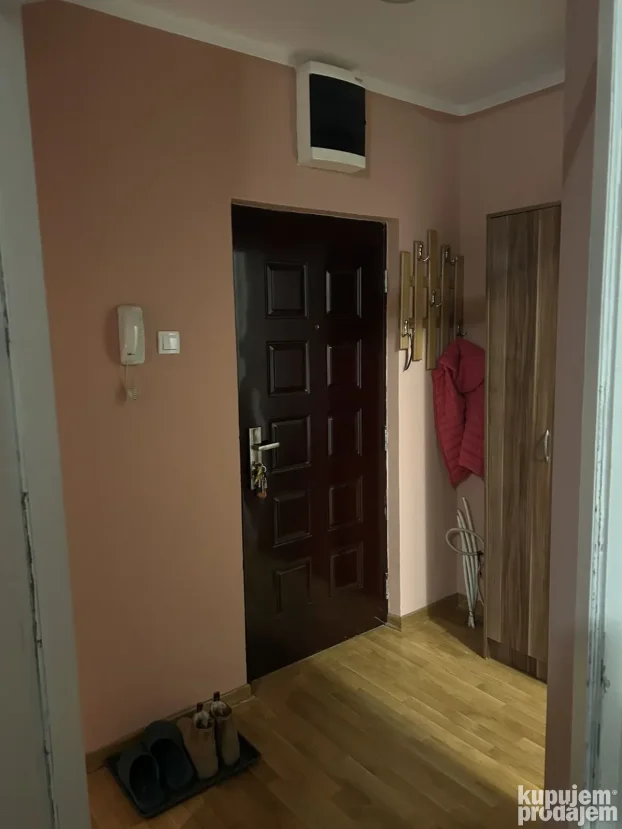 Izdajem stan u Kneževcu-[Sa parkingom]