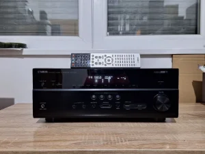 Yamaha rx-v679 - top stanje !