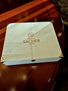 Sacher drvena kutija, najpoznatija poslasticarnica, 25 cm
