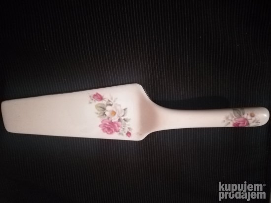 Porcelanska lopatica sa tortu