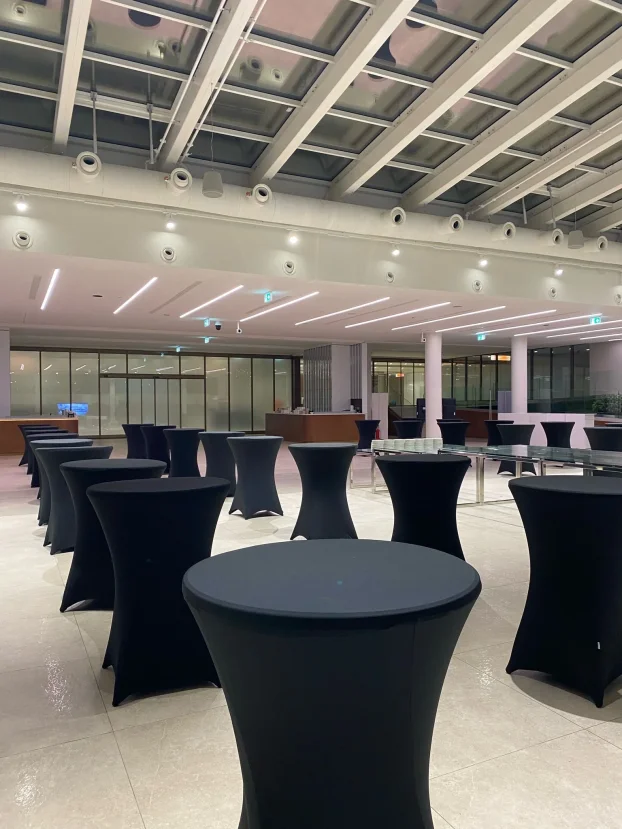 Iznajmljivanje barskih stolova i stolica