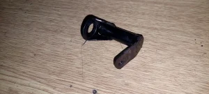 Suzuki gs500e desni donji nosac bocnog oklopa