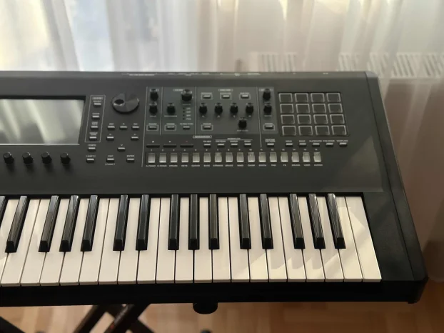 Roland Fantom 6