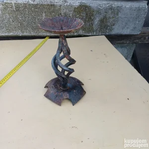 Stari kovani svećnjak