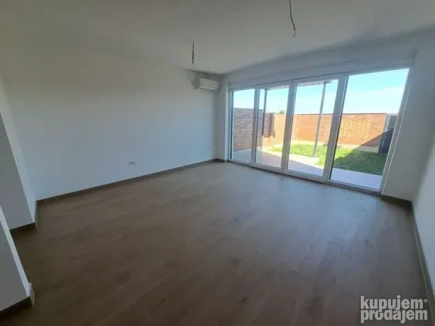 Šestosoban - 206m2 - Petrovaradin - 535387