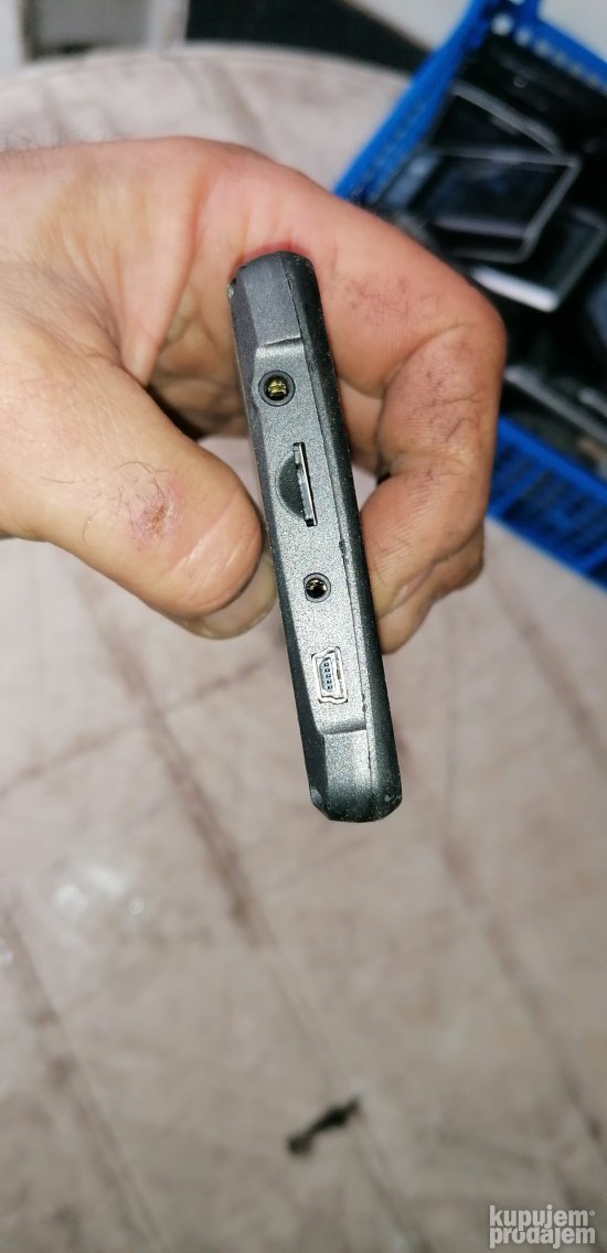 navigacija za auto navgear ekran 12,8cm.netestirana