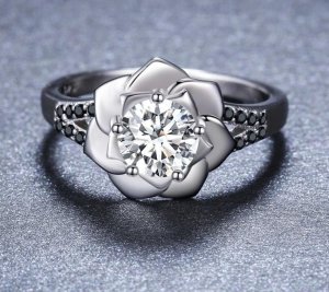 Posrebreni prelepi prsten 925