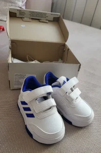 Adidas patike za bebe potpuno nove