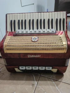 Na prodaju harmonika weltmaster 96 basa