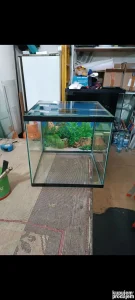Akvarijum 30x30x30 .