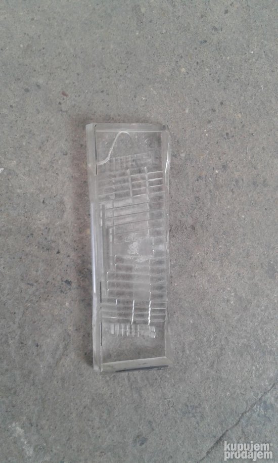 FIat Punto 2,Zastava 10 poklopac svetla tablice