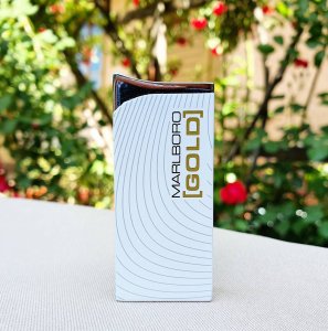 Upaljač Marlboro GOLD sa klipsom za paklicu NOVO