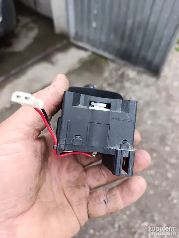 Levi ablender sirena svetla Renault Clio 2