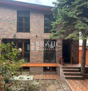 Vukice Mitrović, Čubura, 5+ petosobna, 180 m²