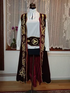 Deo narodne nošnje sa pojasom