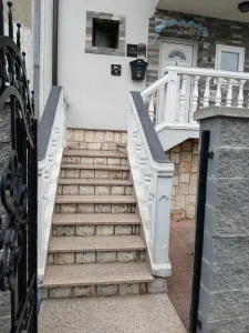 Tomice Popovica, Zemun polje, 5+ petosobna, 250 m²