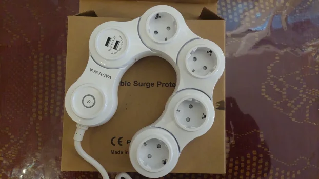 Produzni kabl sa 4 uticnica i 2 USB ulaza