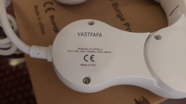 Produzni kabl sa 4 uticnica i 2 USB ulaza