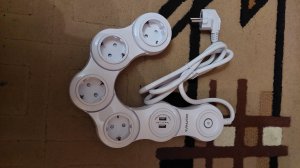 Produzni kabl sa 4 uticnica i 2 USB ulaza