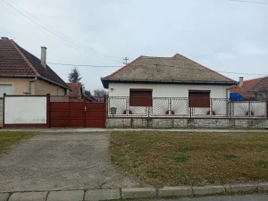 Hajduk Veljka 3, Apatin, Centar, dvosobna, 93 m²