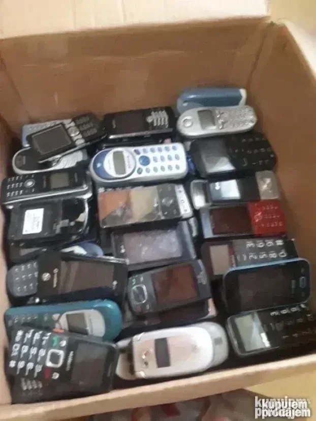 150. mobilnih telefona za delove,reciklazu