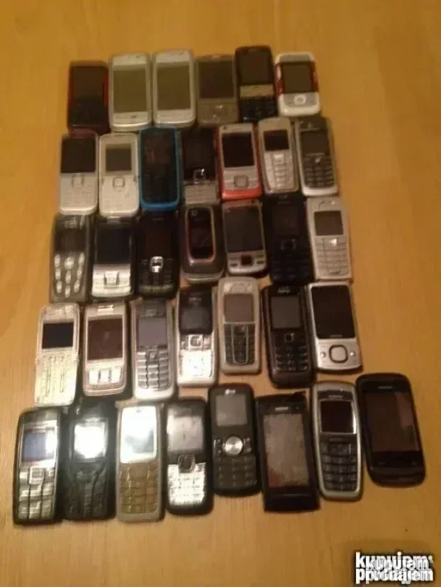 150. mobilnih telefona za delove,reciklazu