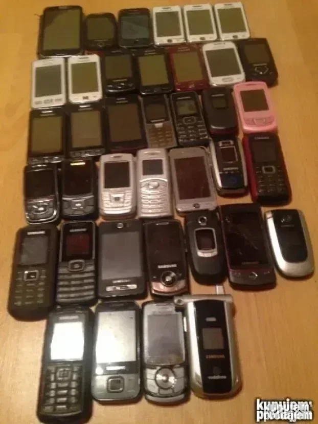 150. mobilnih telefona za delove,reciklazu