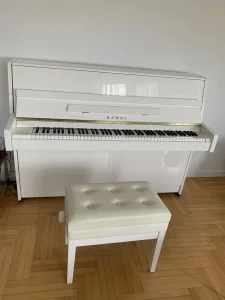 Kawai K-15E WH/P – Premium beli pianino pod garancijom