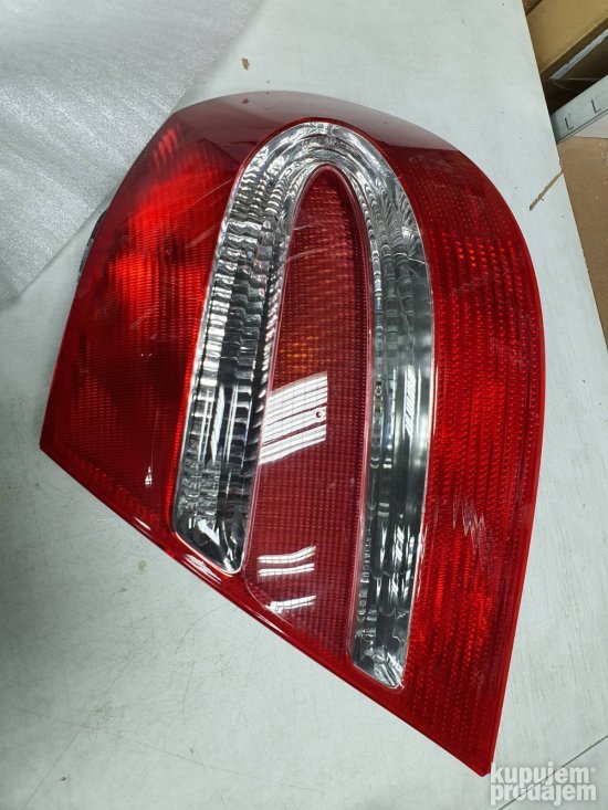 Kombinovano zadnje svetlo za Mercedes 2VP 008 326-061- Hella