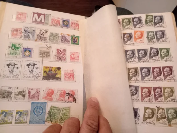 ptt markice  360 kom poklon uz albu procitajte