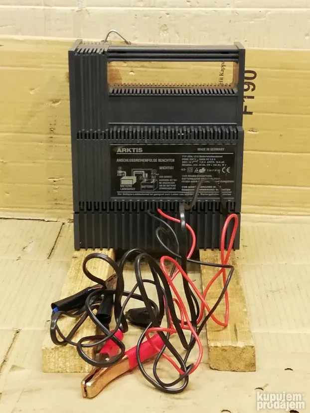 Punjač akumulatora ARKTIS 12V 10 A sa dijagnostikom