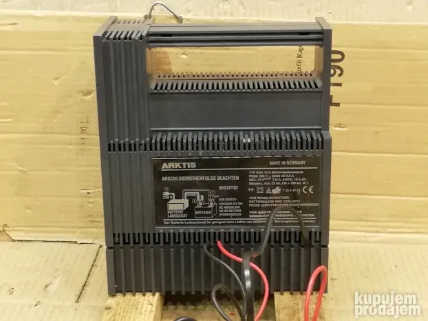 Punjač akumulatora ARKTIS 12V 10 A sa dijagnostikom