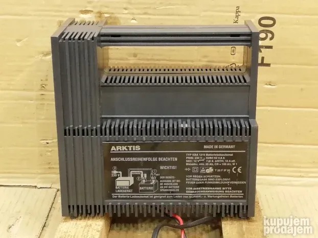 Punjač akumulatora ARKTIS 12V 10 A sa dijagnostikom
