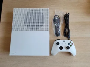 Xbox One S 1TB + 15 Hit Igrica