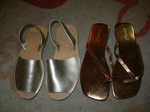 Dvoje ženskih sandala br.38