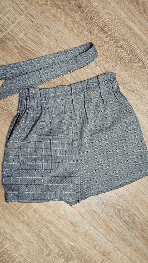 Stradivarius karirani šorts