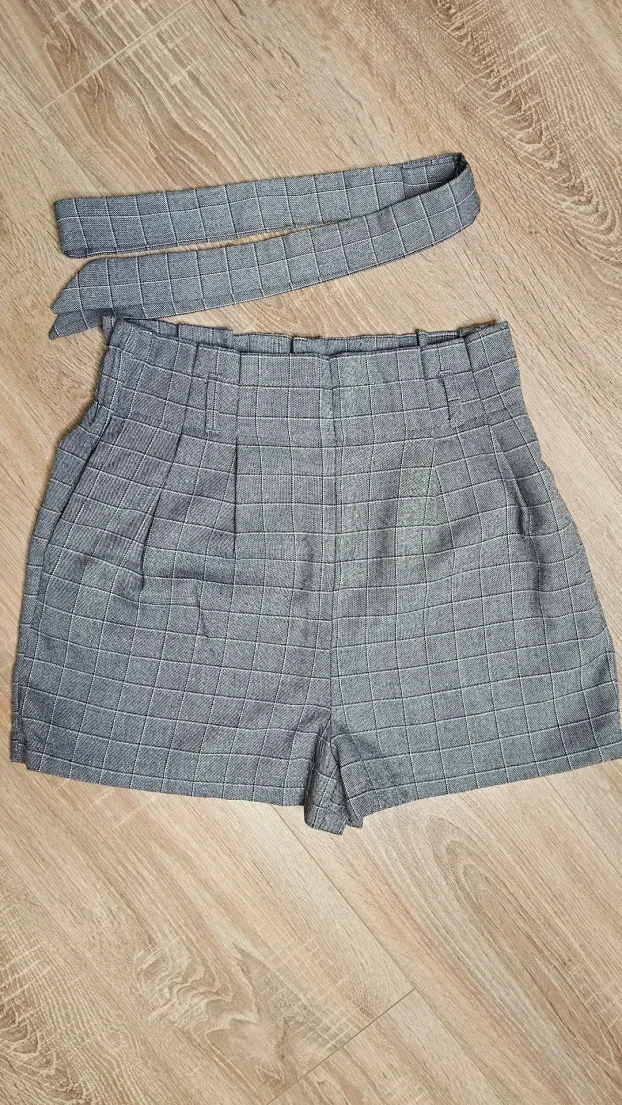 Stradivarius karirani šorts