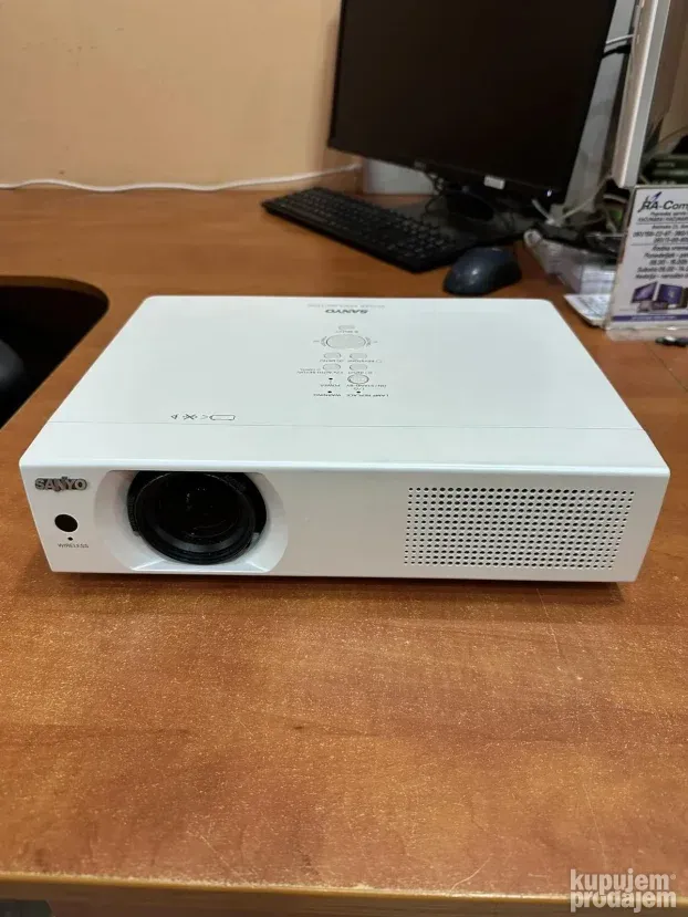 SANYO sa HDMI! Odličan projektor! KupujemProdajem