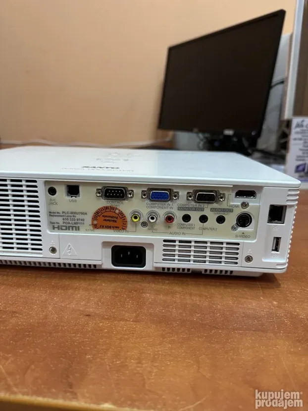 SANYO sa HDMI! Odličan projektor! KupujemProdajem