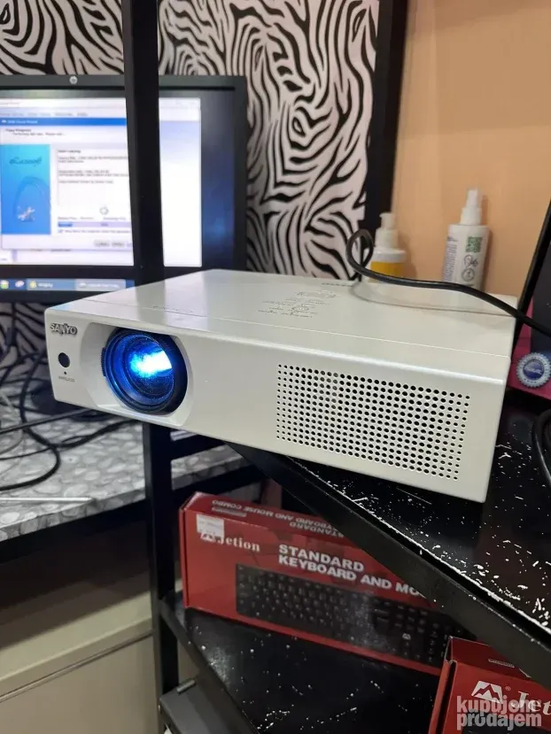 SANYO sa HDMI! Odličan projektor! KupujemProdajem