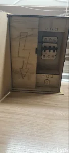 Poklon za električara kutija za pice sa casicama