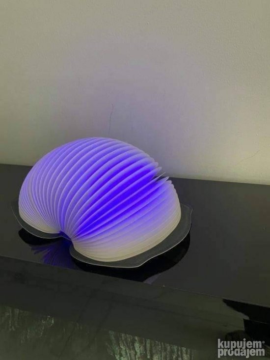 Lampa knjiga sa motivom psa kuce