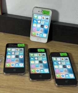 RETRO Apple iPhone 4s - VISE komada