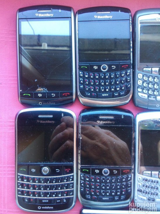 Nekoliko  Blackberry-a.