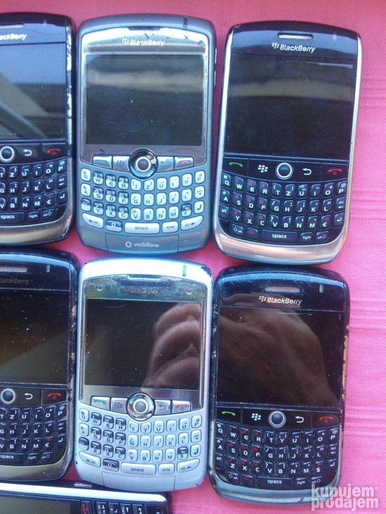 Nekoliko  Blackberry-a.
