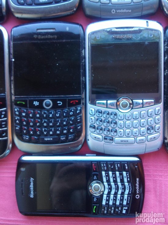 Nekoliko  Blackberry-a.